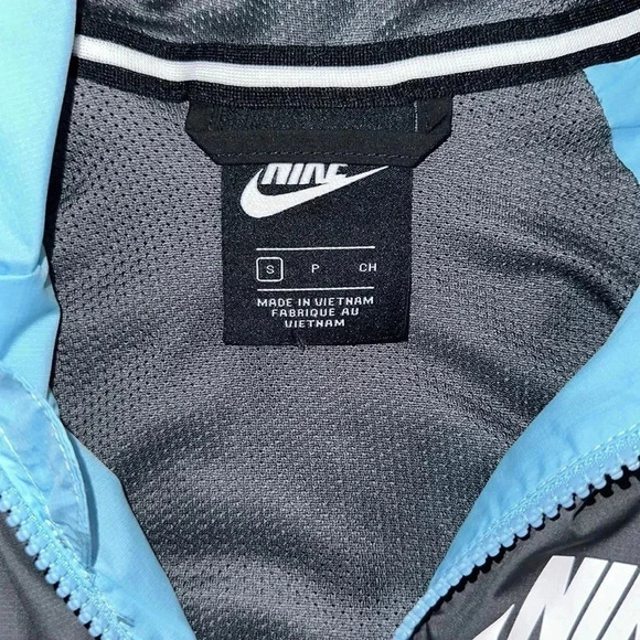 Nike Boys' Windrunner Jacket - Picture 4 of 4